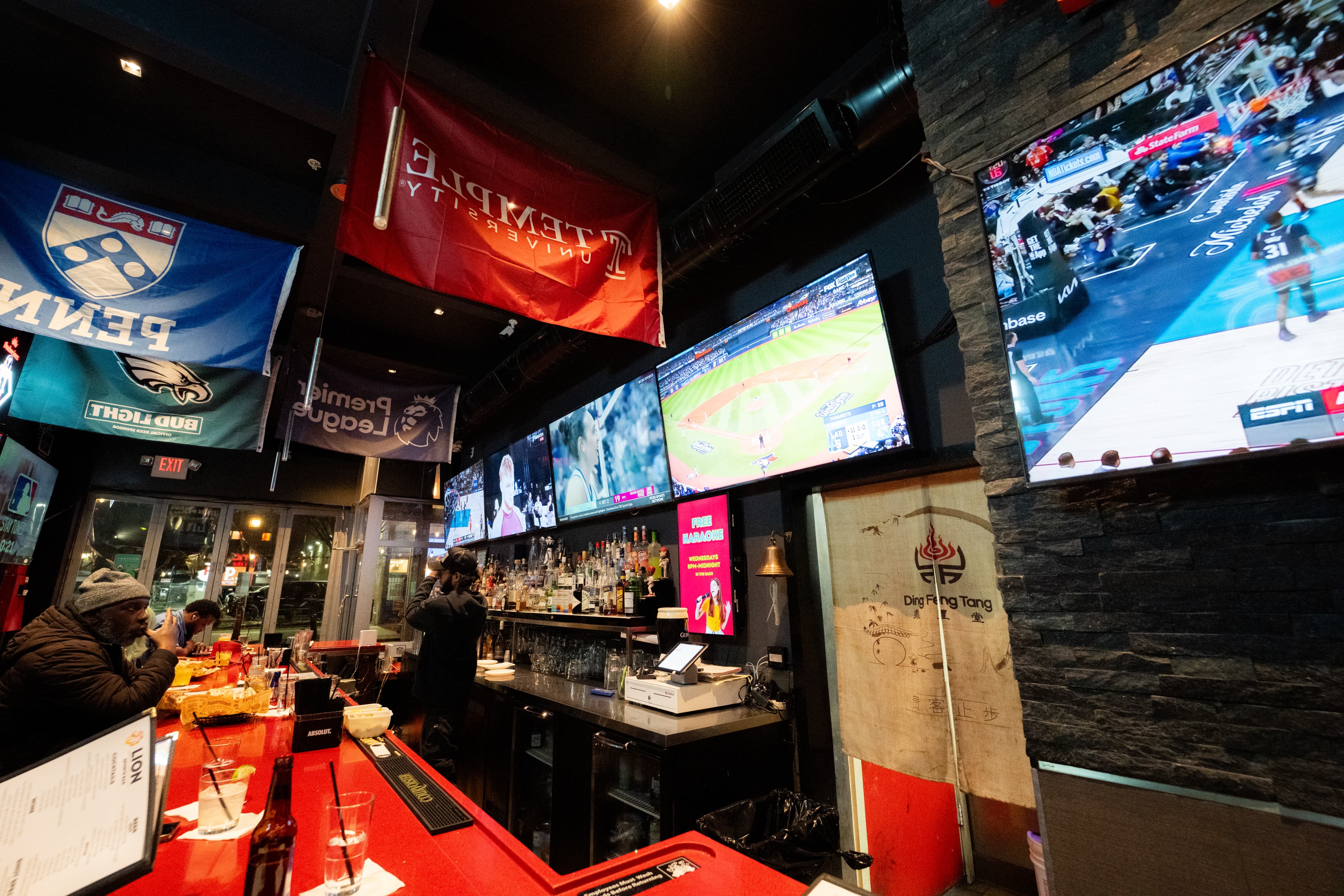 Lions Sports Bar 