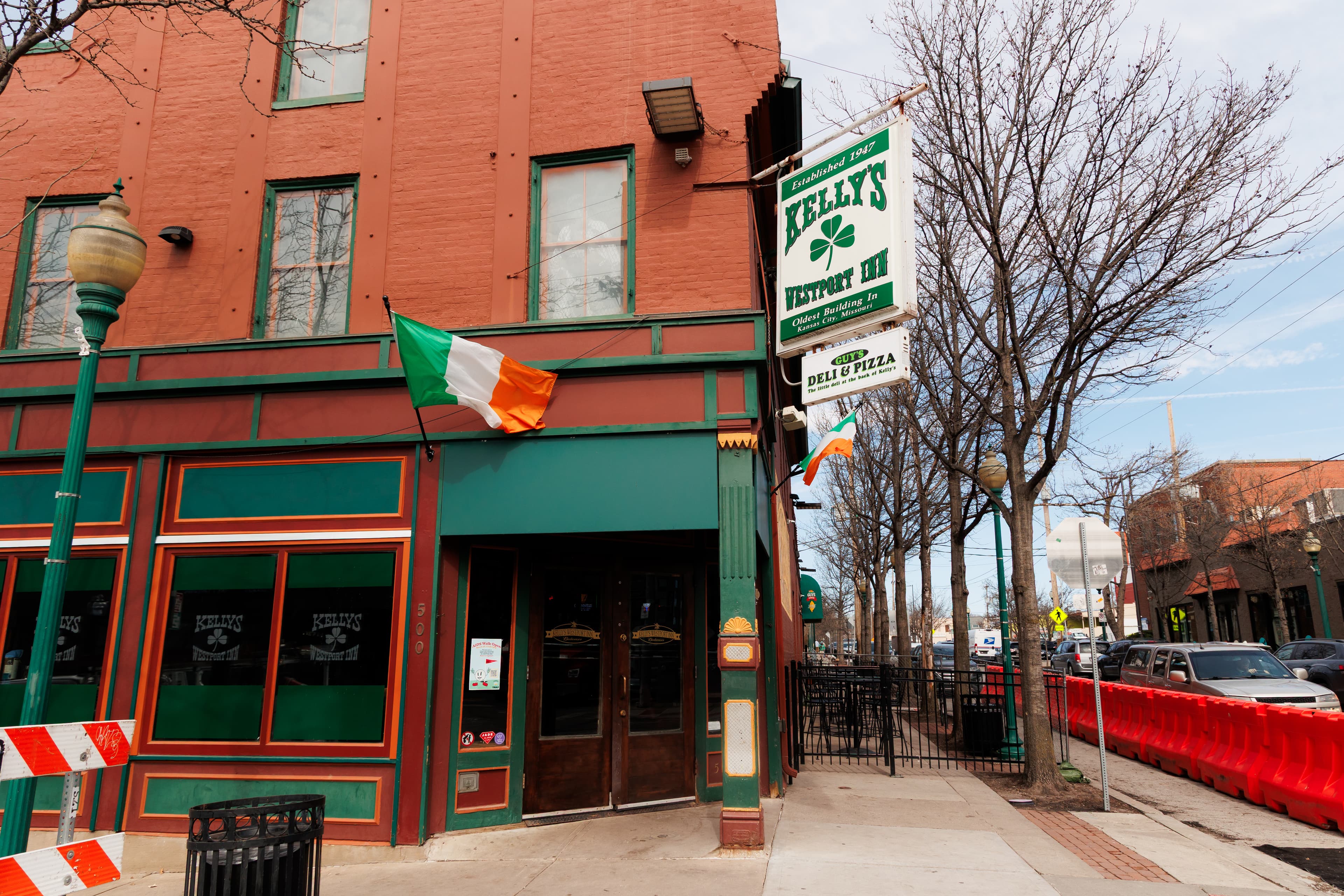 Kelly's Westport Inn