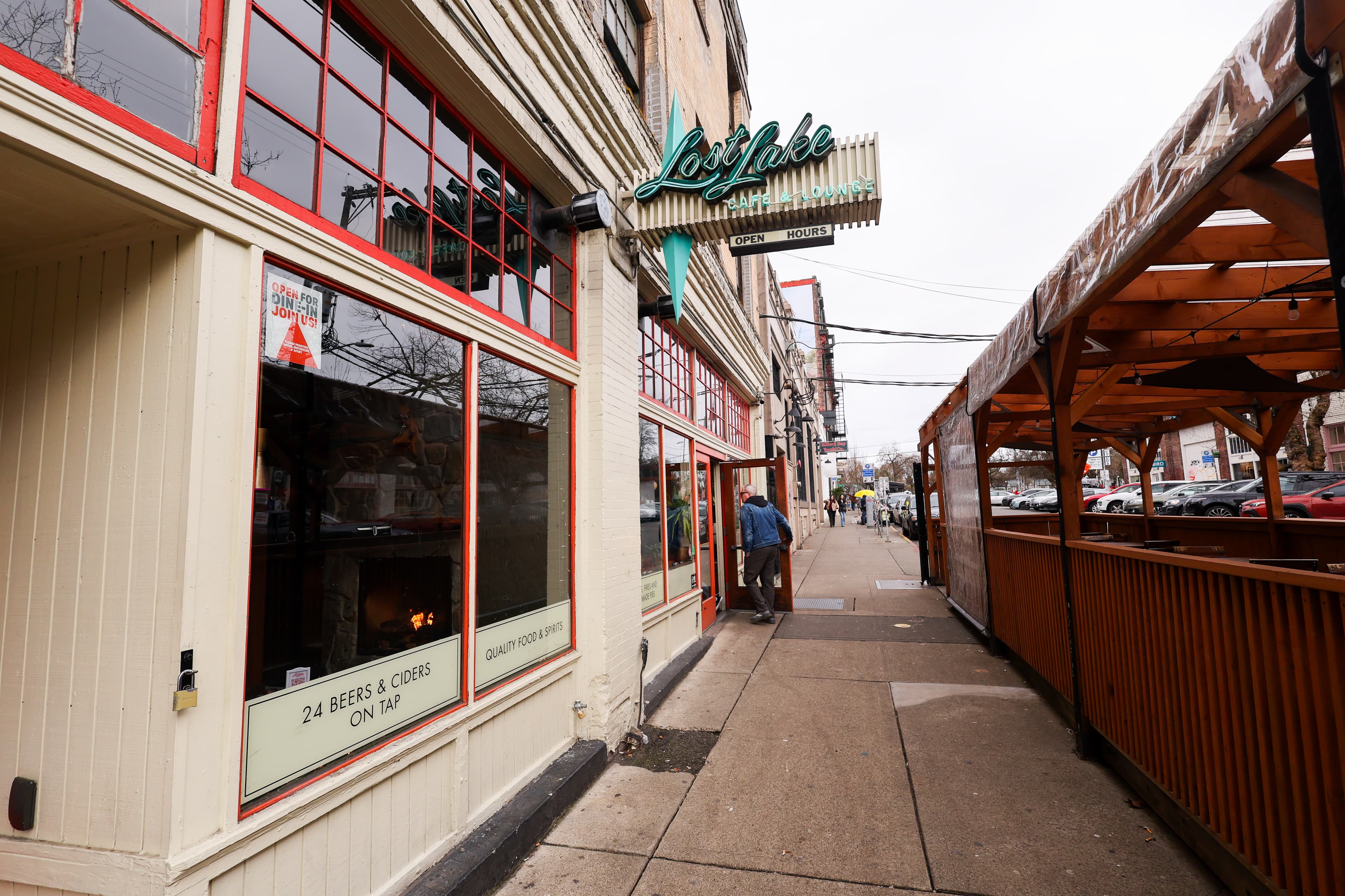 Lost Lake Cafe & Lounge