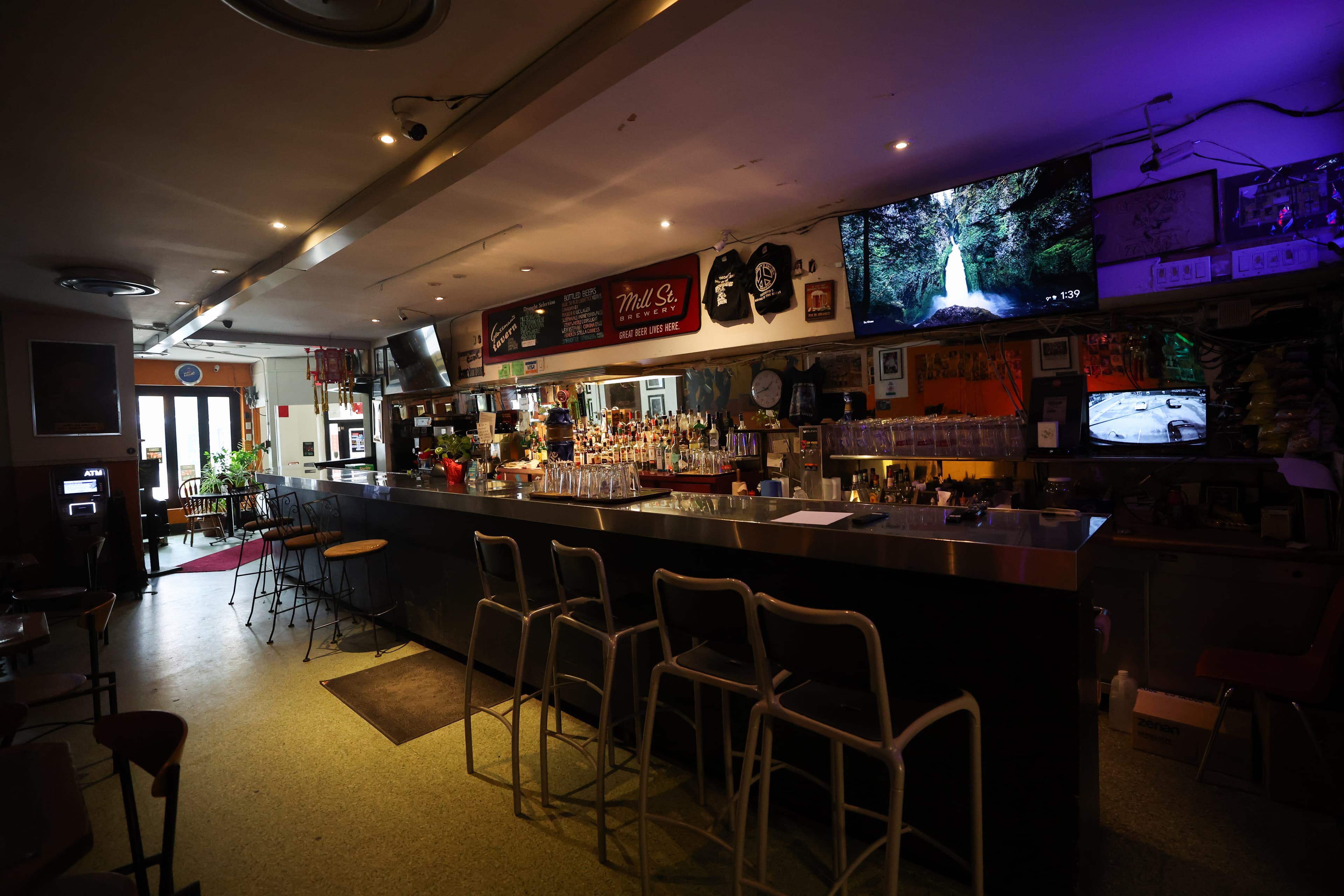 Grossman's Tavern