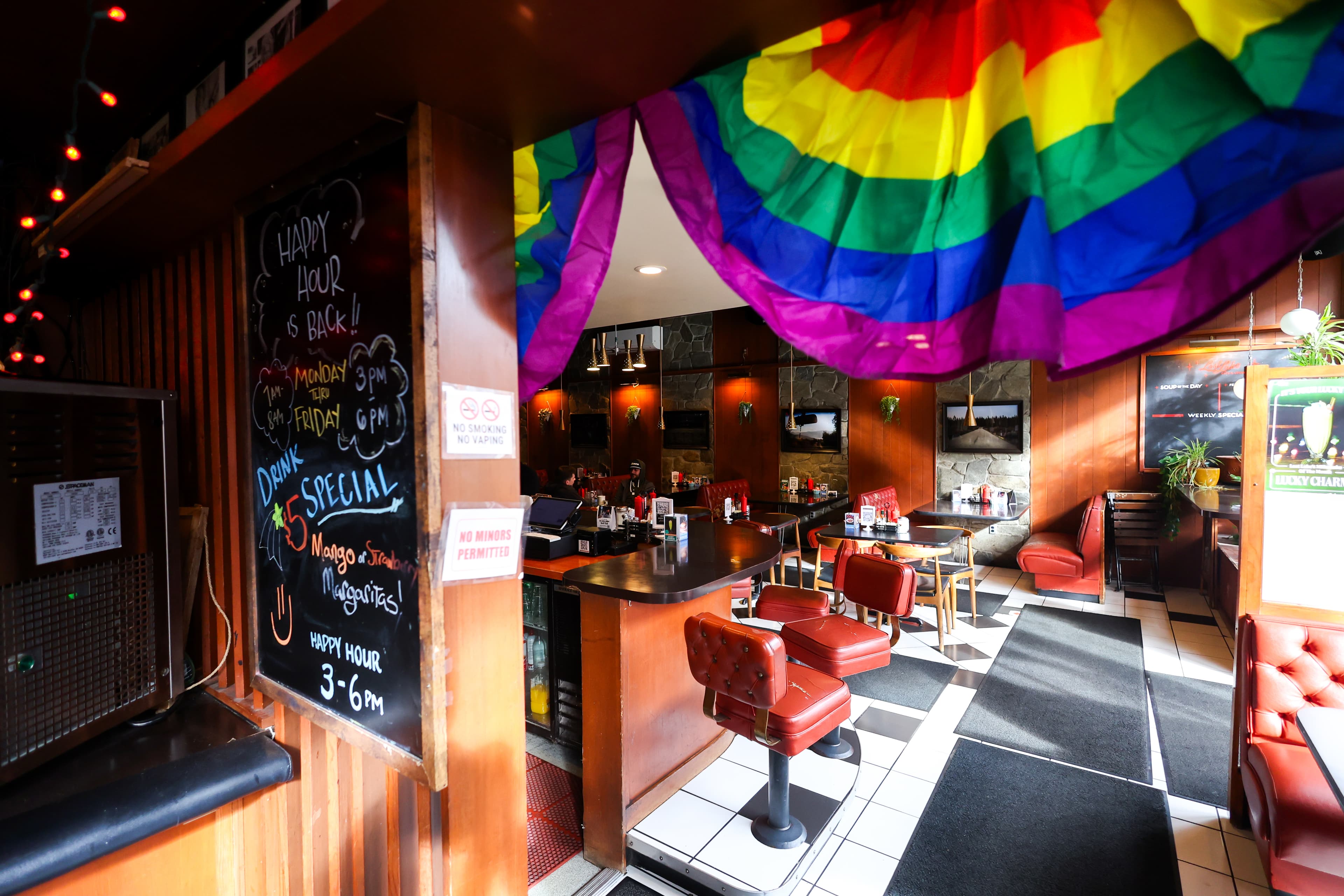 Lost Lake Cafe & Lounge